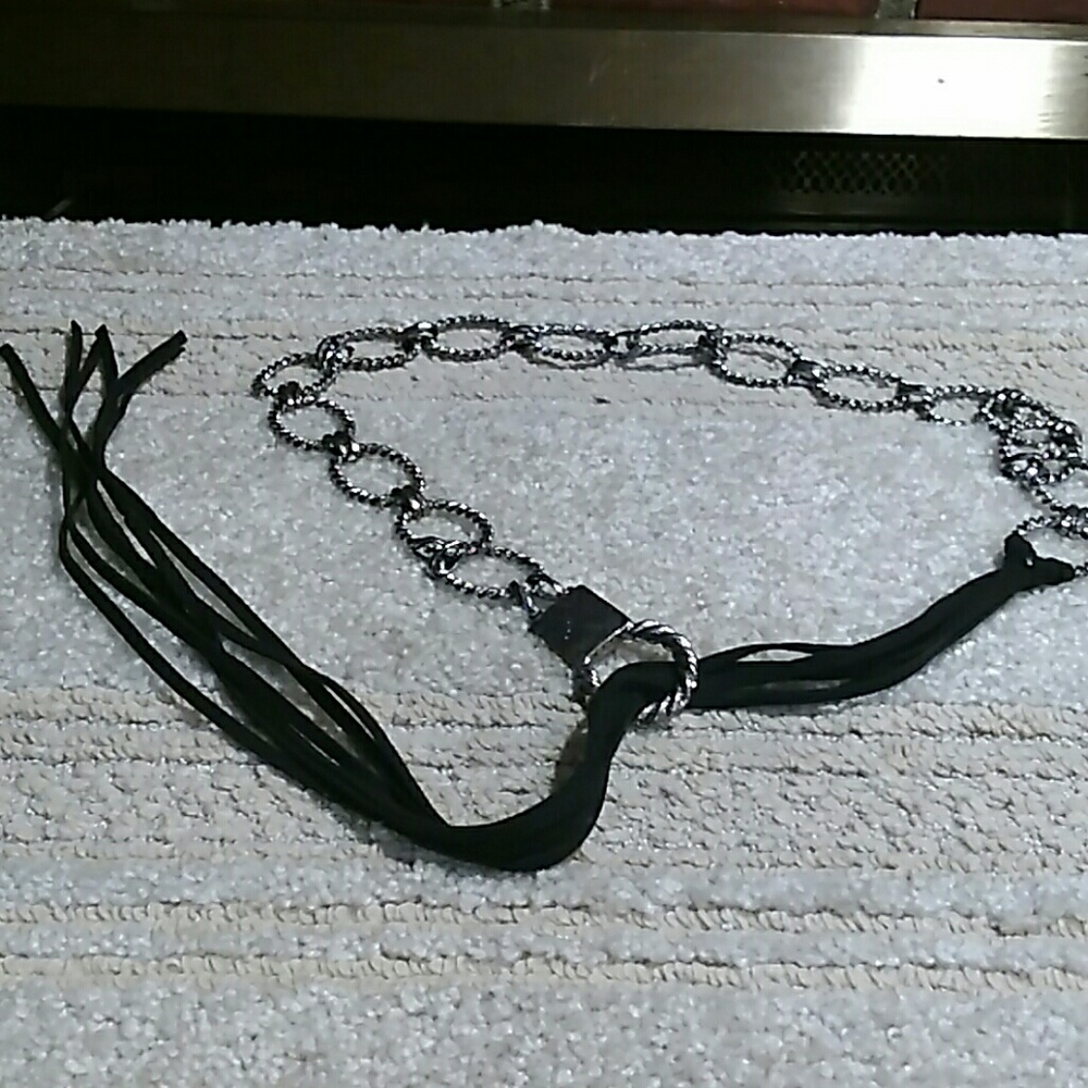 Misses silver/ black fringe belt
